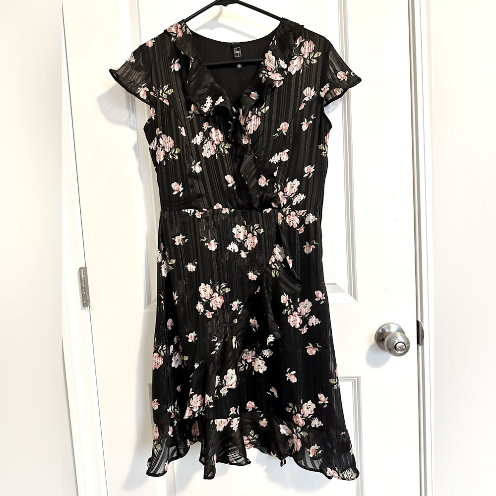 Chic floral knee-length dress